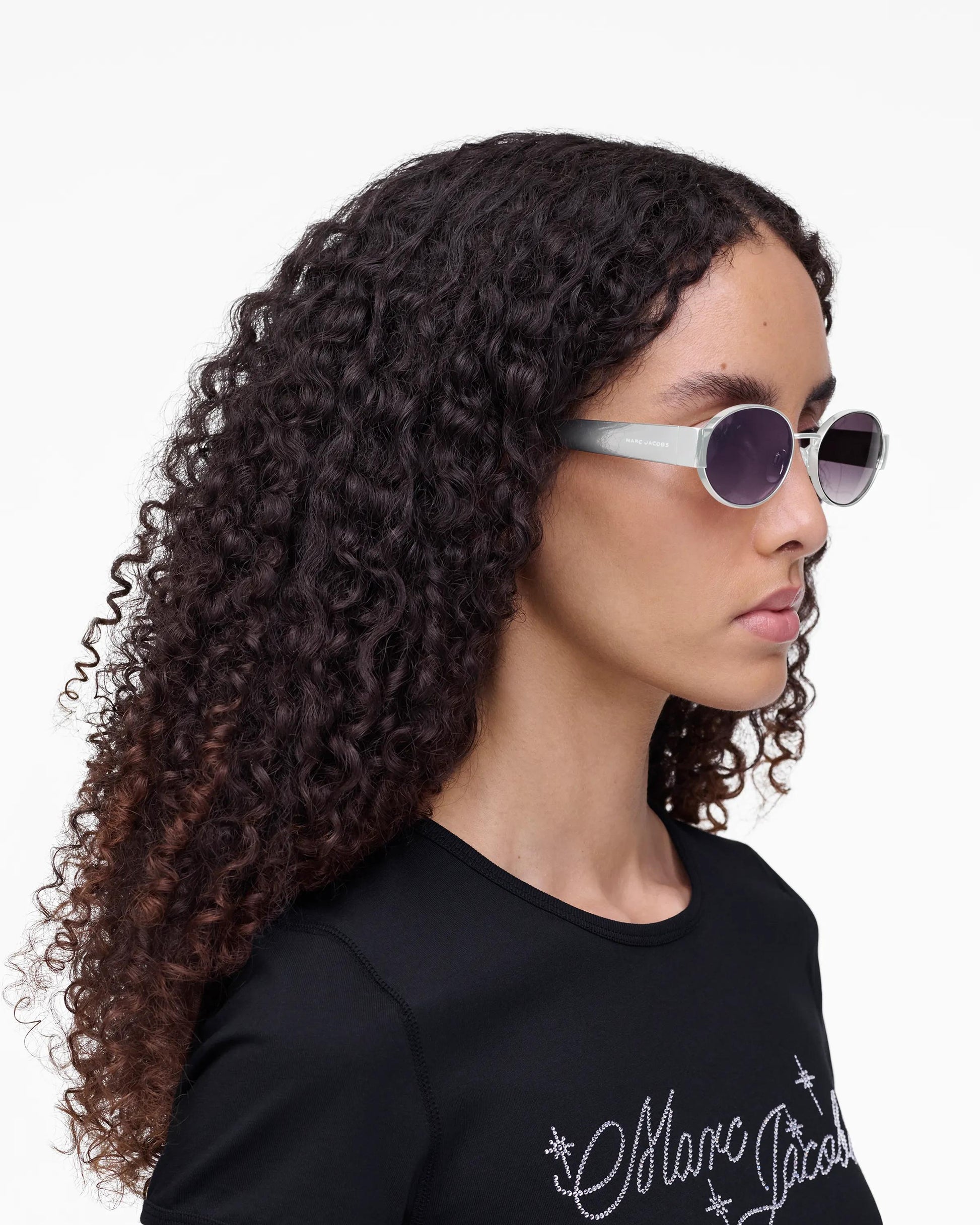 Óculos de Sol Marc Jacobs The Classic Logo Round Sunglasses, Metal, cor Prata, vista lateral | Original Exports