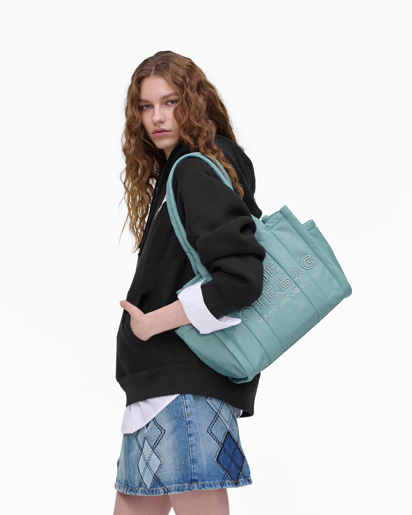 Bolsa Marc Jacobs The Puffy Nylon Medium Tote Bag, Nylon acolchoado, cor Azul Céu, vista lateral | Original Exports