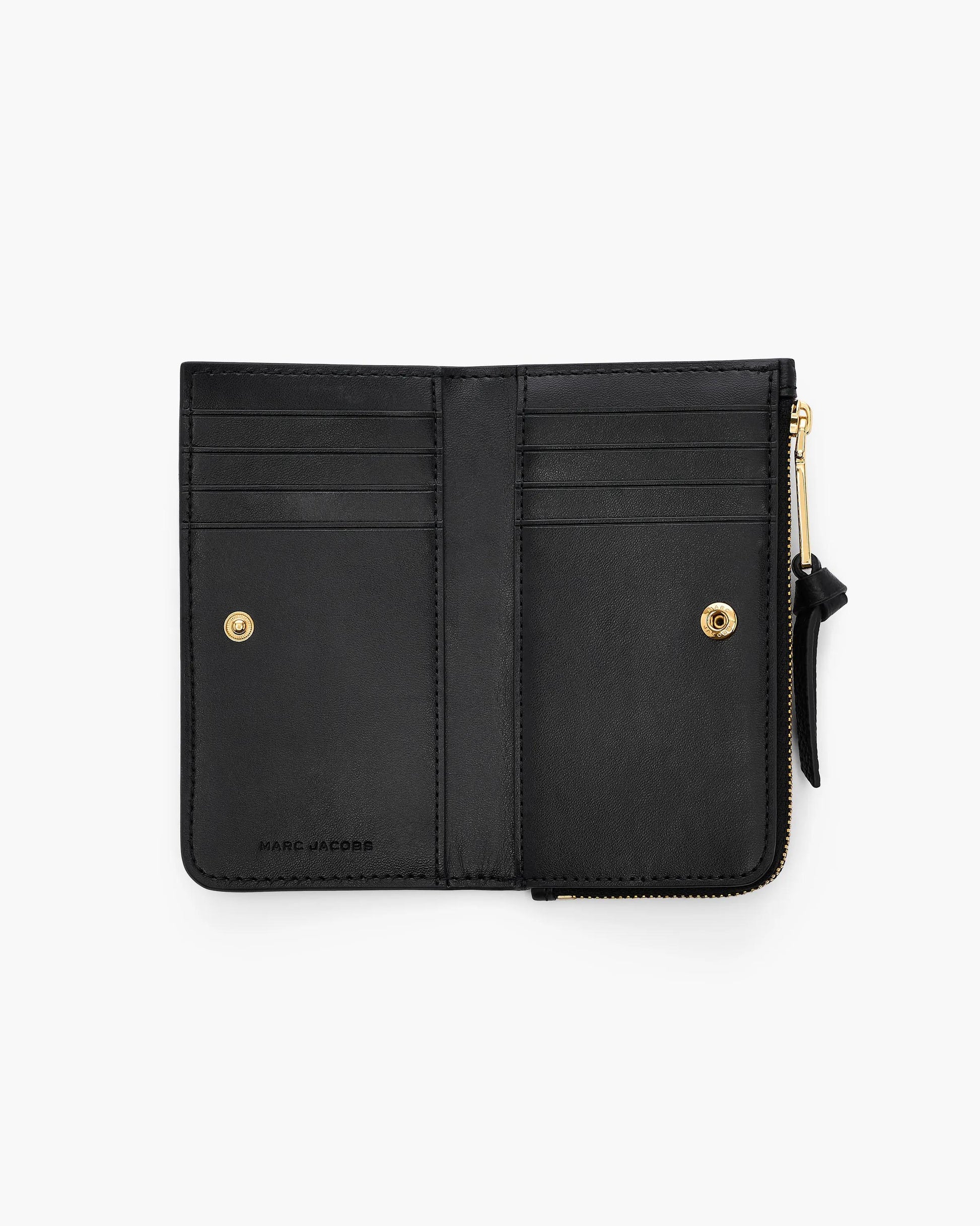 Carteira Marc Jacobs The Leather Slim Wallet, Couro Legítimo, cor Preto, vista lateral | Original Exports