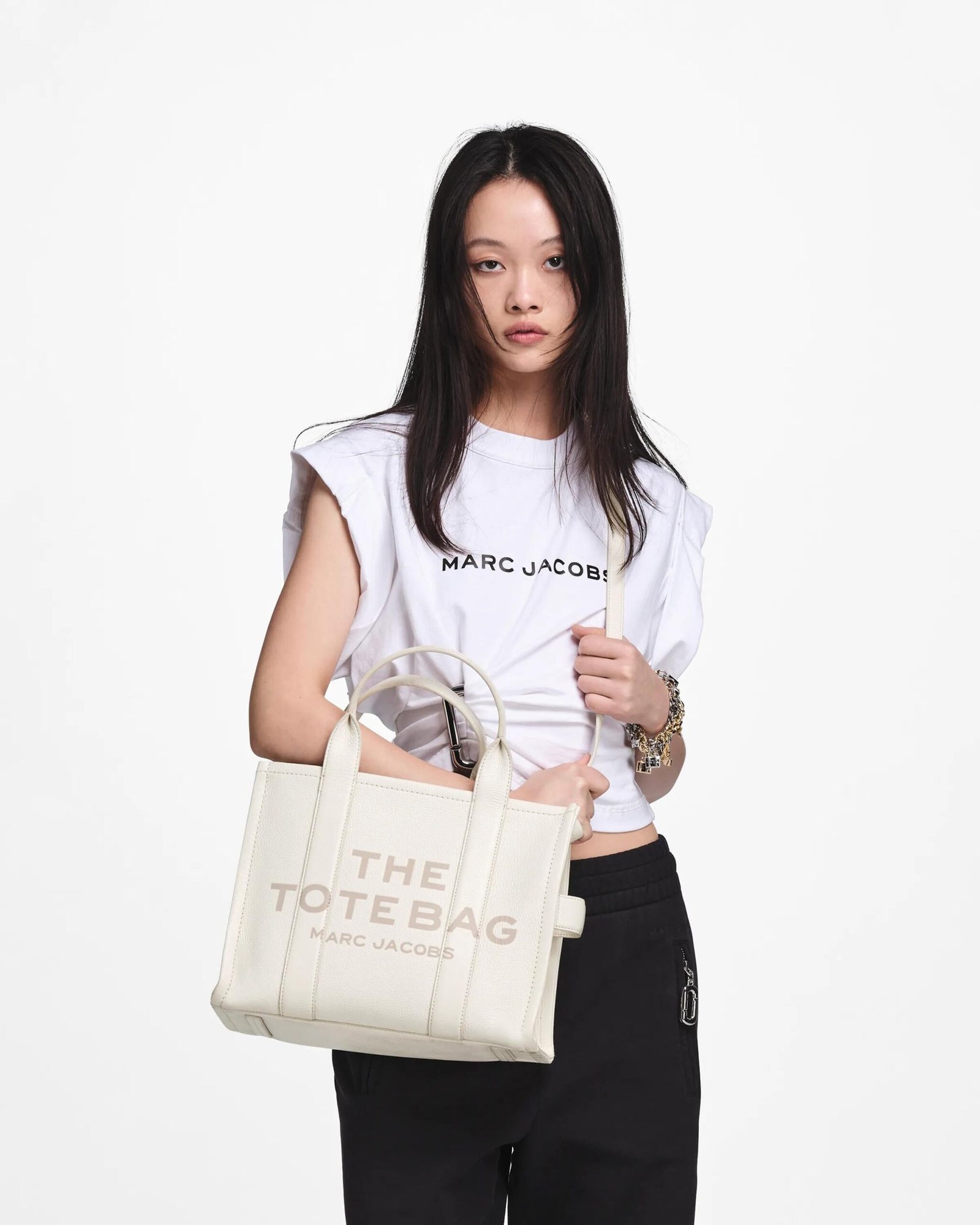 Marc Jacobs The Leather Medium Tote Bag - Image 73